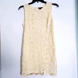 Forever 21 keyhole back lace dress